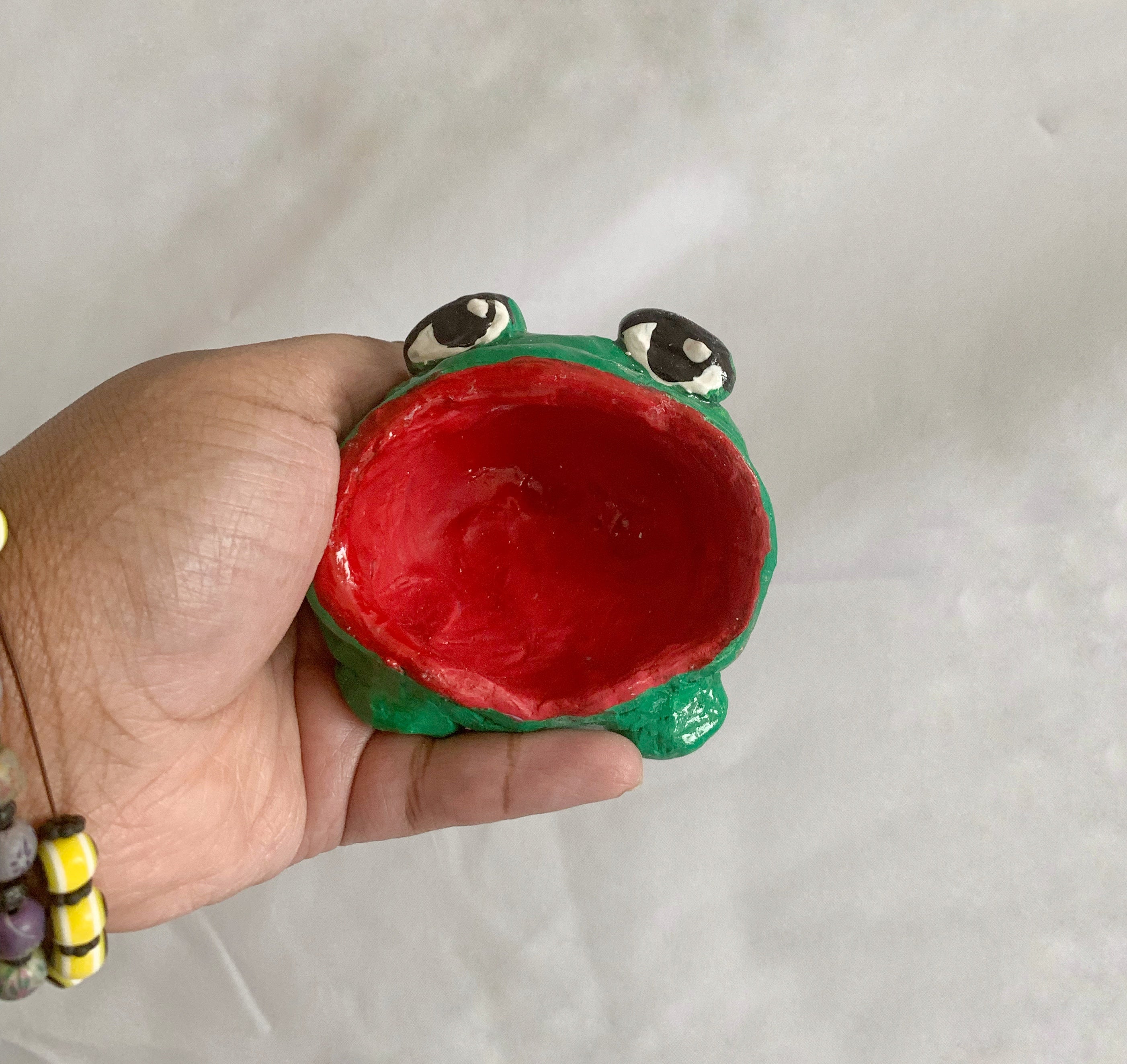 Frog ring holder online